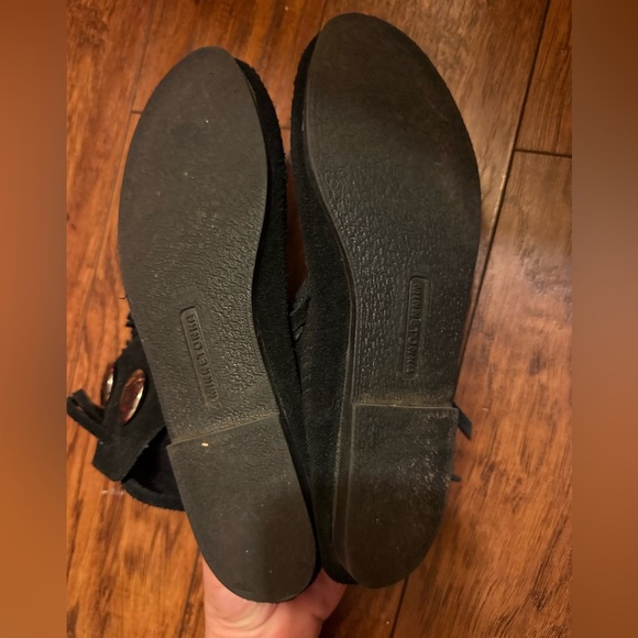 Minnetonka - Women’s Two Button Hard Sole Boot - Picture 6 of 11